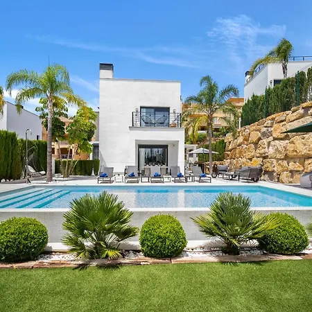 Villa Vacation Marbella I Iniesta, Golf Community, Brand-new Built, Infinity Pool Estepona